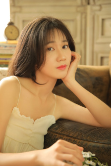 年轻妈妈遮肉上衣